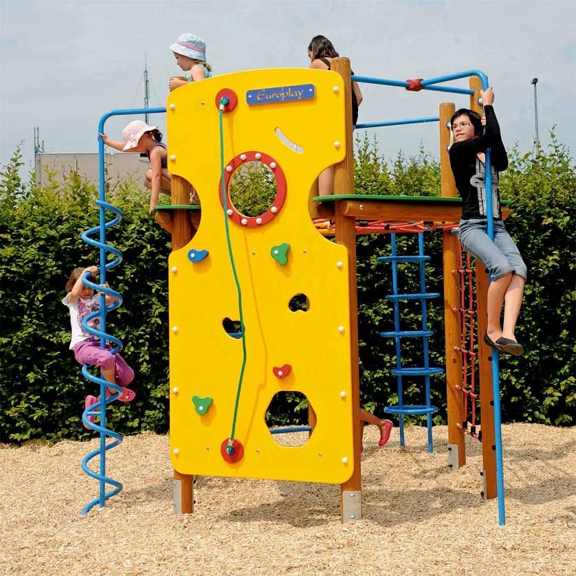 Klettergerät Adlerhorst mit Rohrtreppe