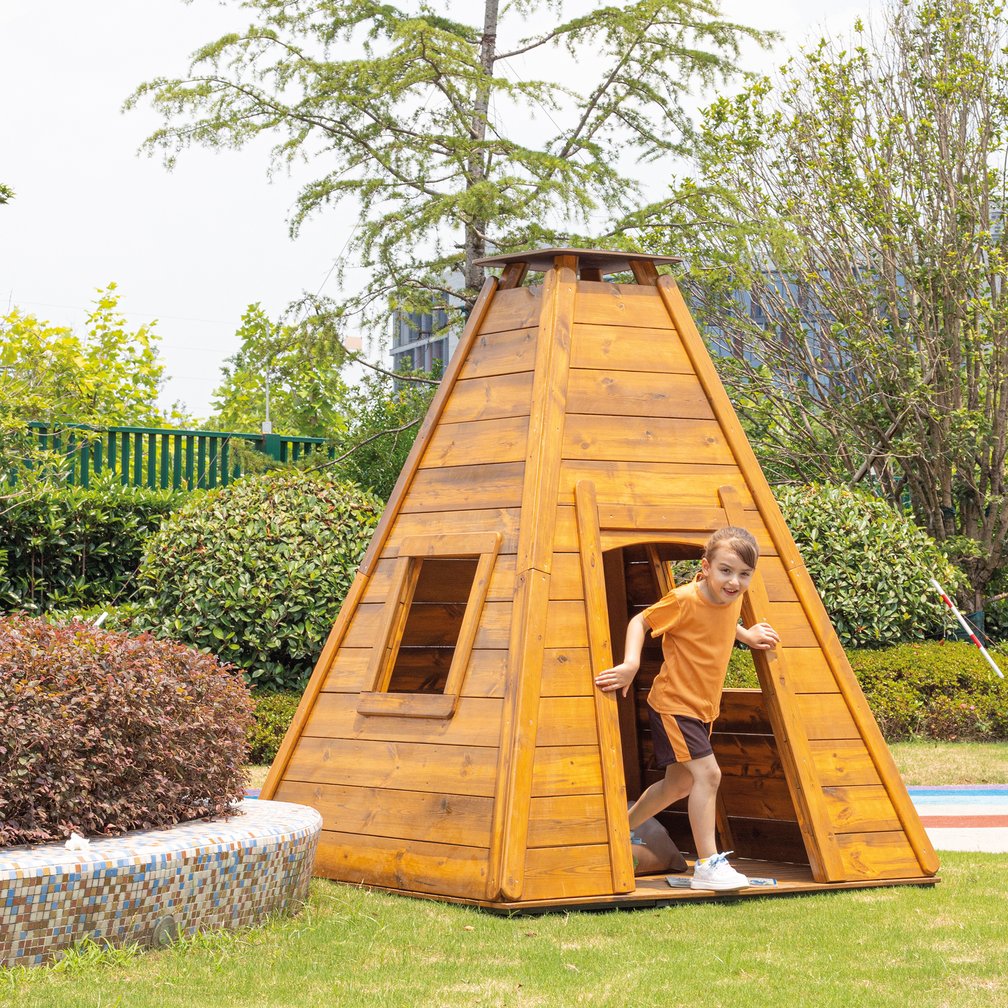 große Waldhütte Morgentau