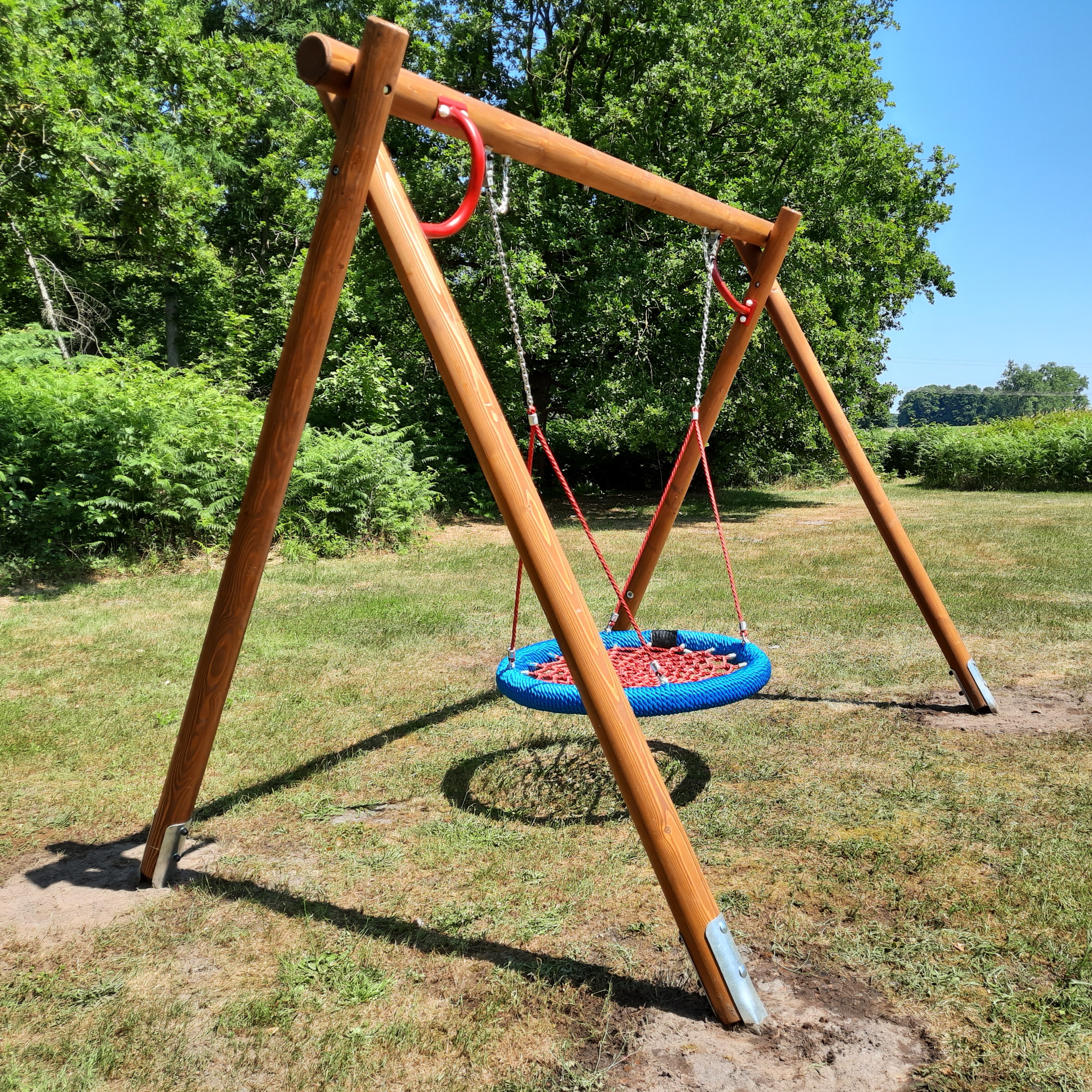 Nestschaukel mit Holzgestell aus Lärche