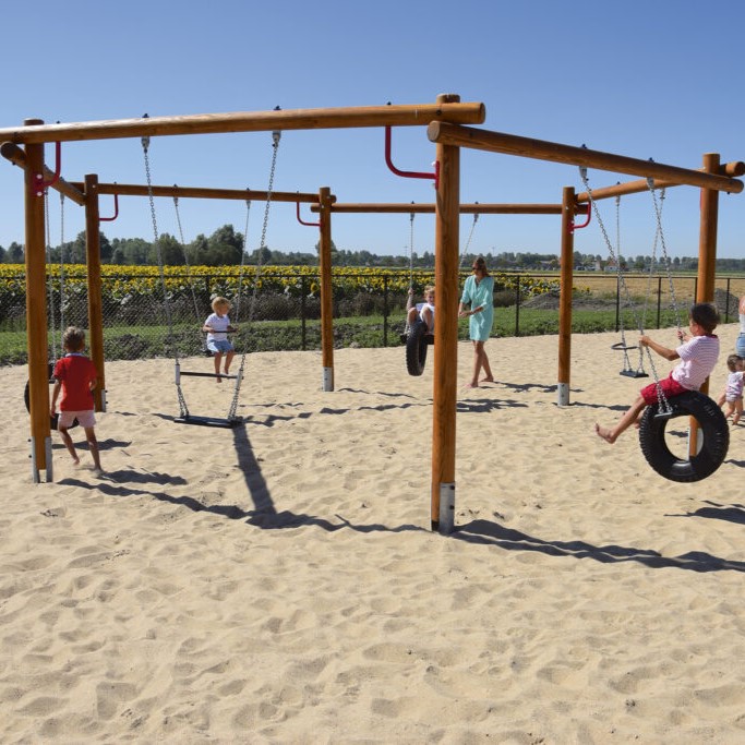 Sechseckschaukel aus Lärchenholz mit Reifensitzen