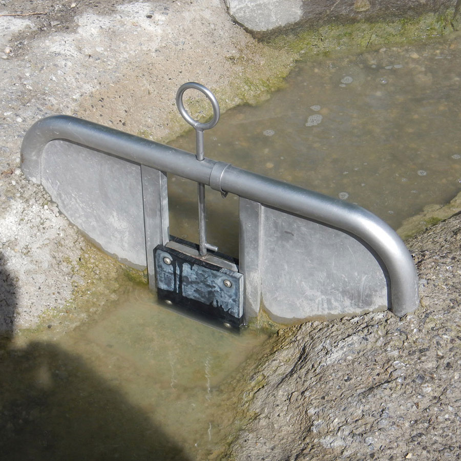 Wasserspiel Ziehwehr ? Wasserstau für Matschplatz & Spielplatz