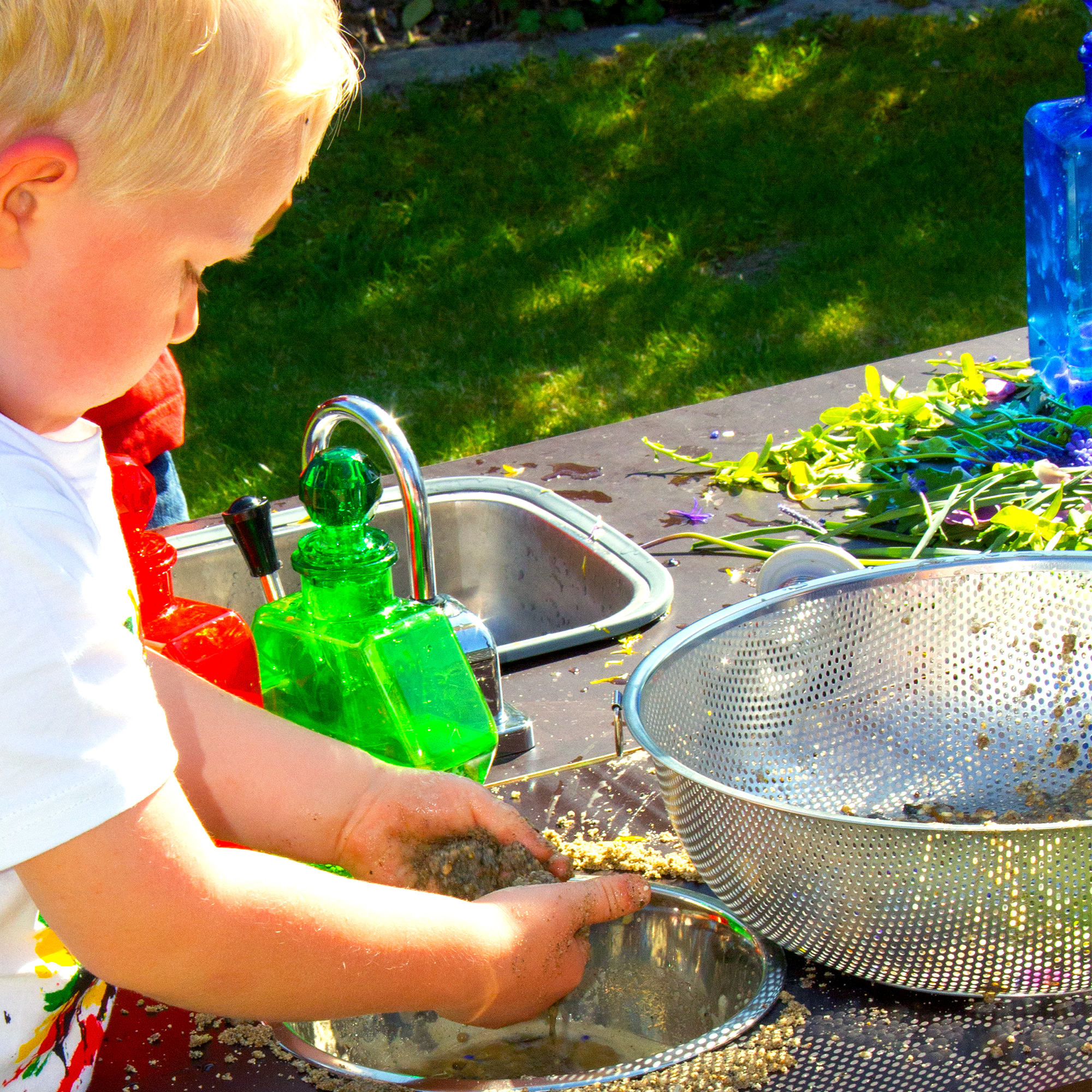 Matschtisch mit Edelstahlschüsseln "Flow"