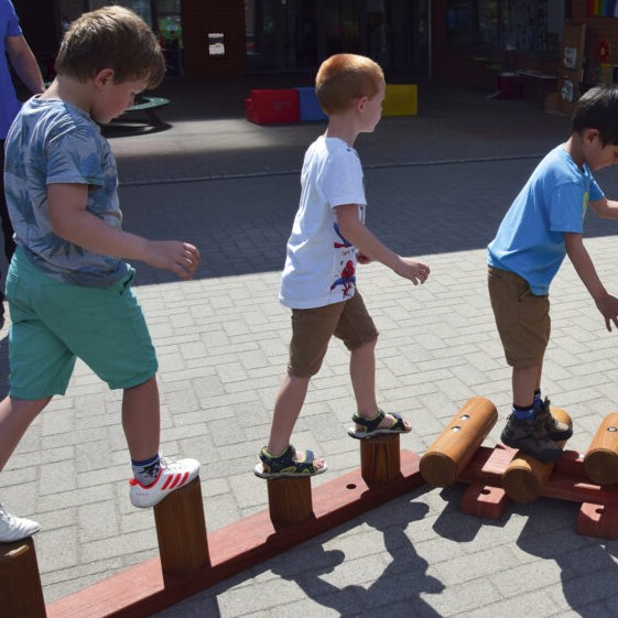 Kleinkind Abenteuerpfad Erlebnispfad