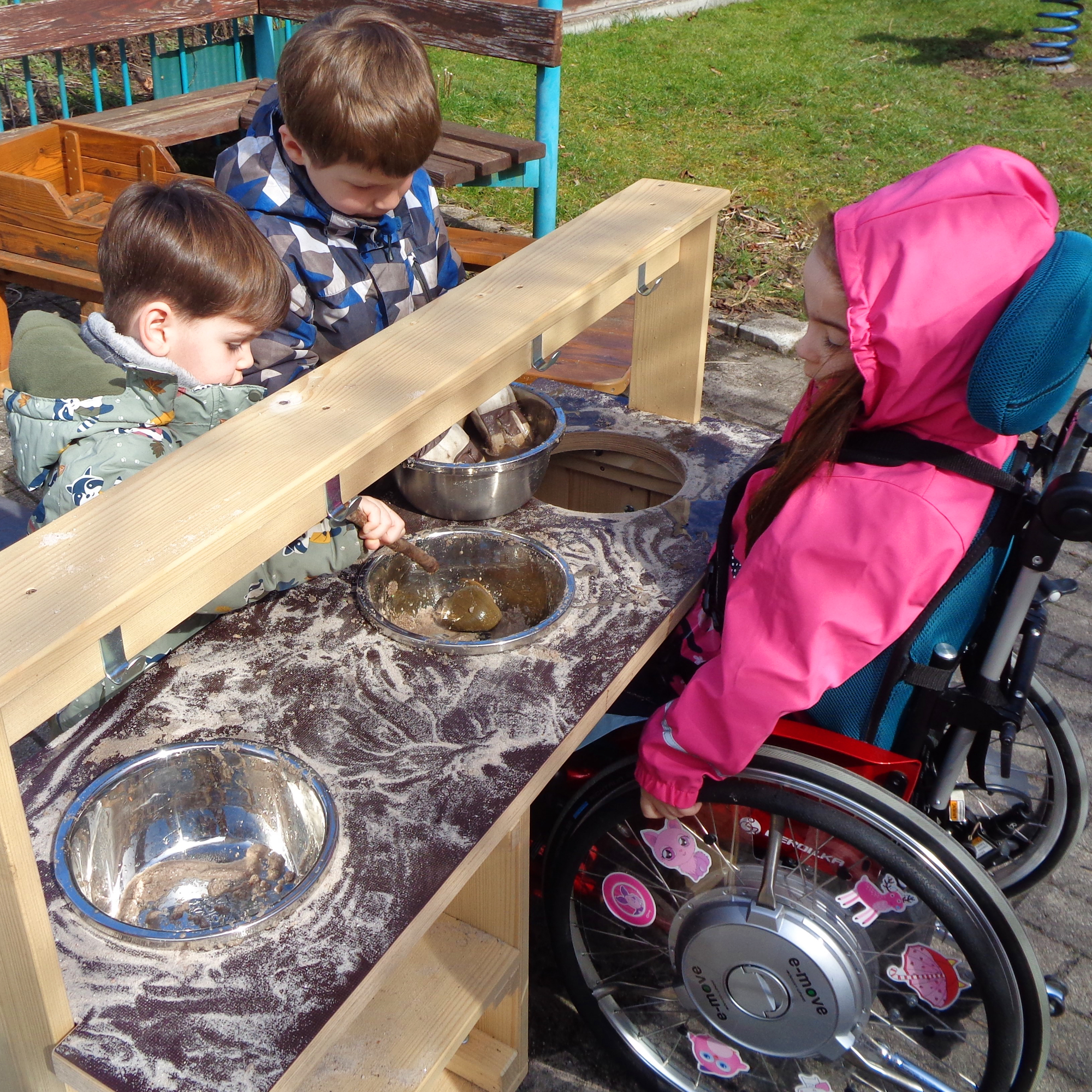 Matschtisch Elli für Rollstuhlkinder