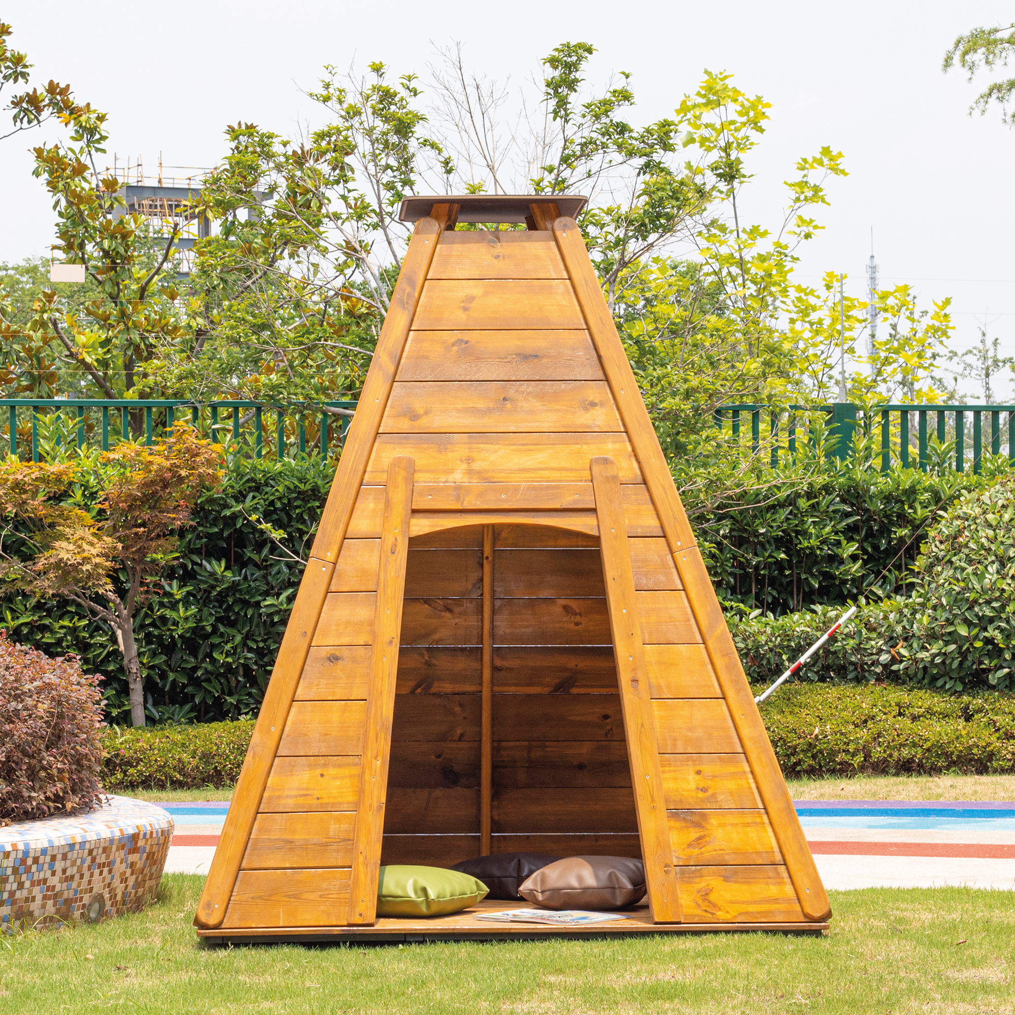 große Waldhütte Morgentau